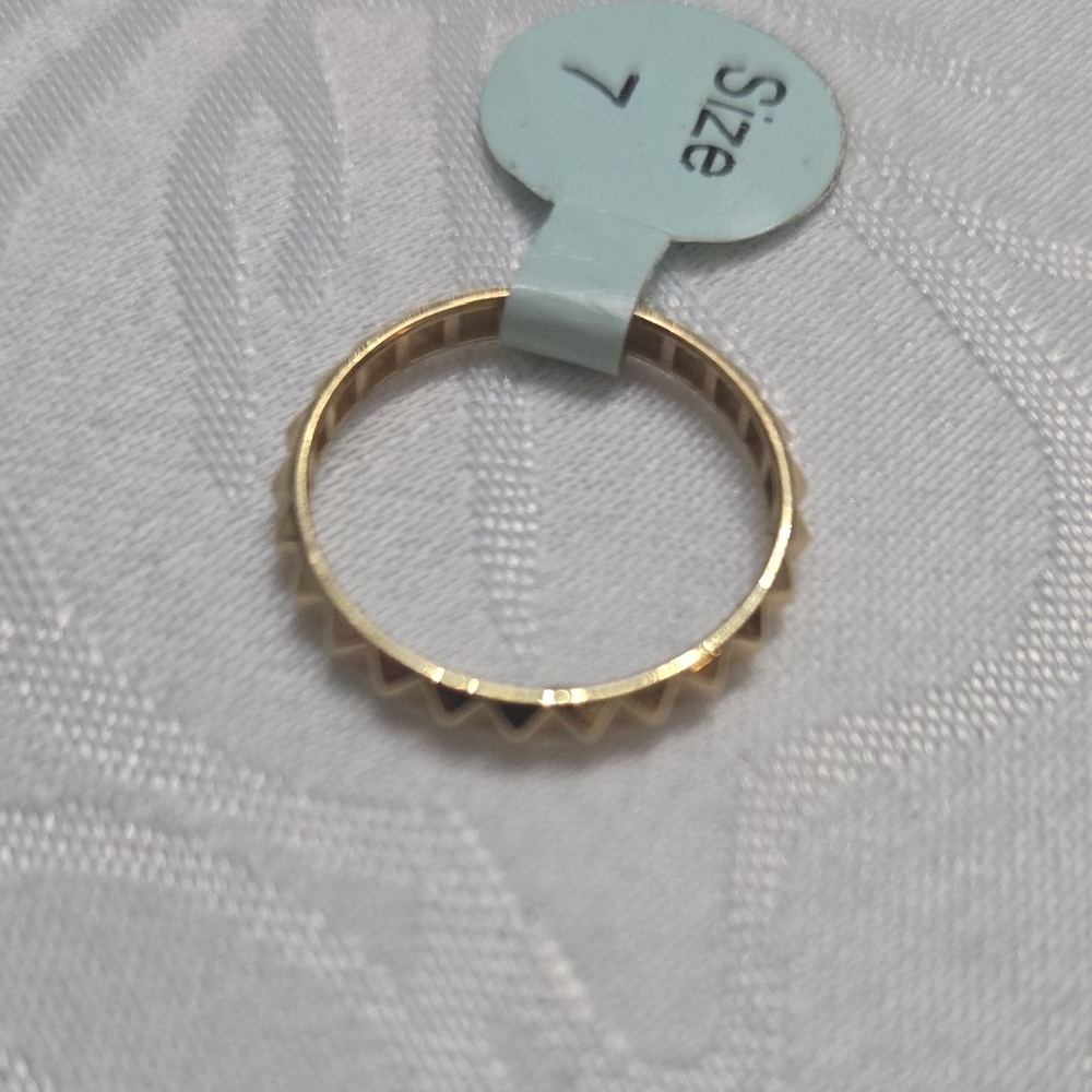 Elegant Gold-Tone Ring